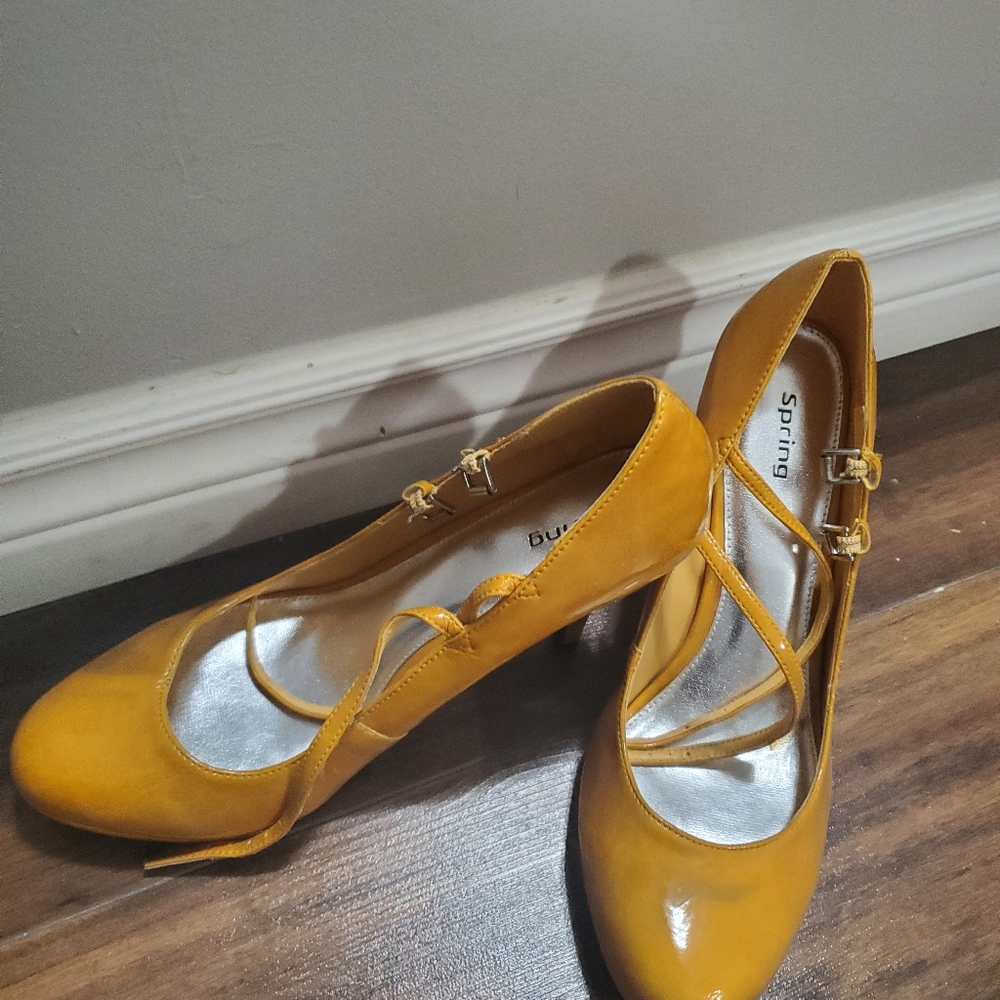 Mustard heels